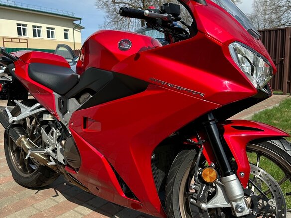 2014 Honda VFR 800, пурпурный, 721691 рублей