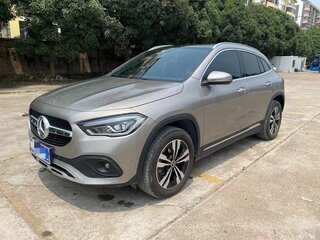 2021 Mercedes-Benz GLA 200 II (H247), серебристый, 4000000 рублей, вид 3
