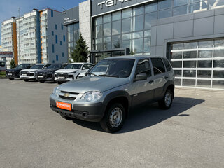 2015 Chevrolet Niva I Рестайлинг, серебристый, 590000 рублей, вид 1