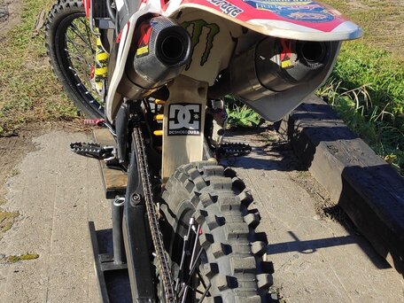 2008 Honda CRF 250R, красный, 300000 рублей, вид 2