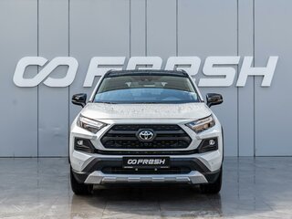 2025 Toyota RAV4 V (XA50), белый, 3898000 рублей, вид 3