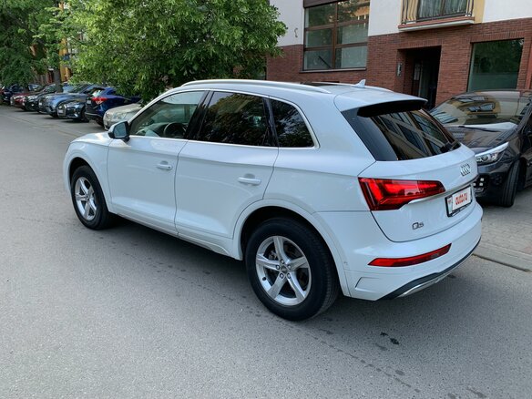 2021 Audi Q5 45 TFSI II (FY) Рестайлинг, белый, 3333648 рублей - вид 5