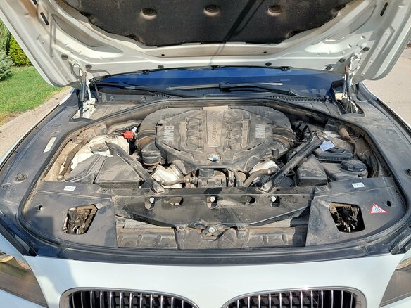 2011 BMW 7 серии 750i V (F01/F02/F04), белый, 5000000 рублей - вид 14