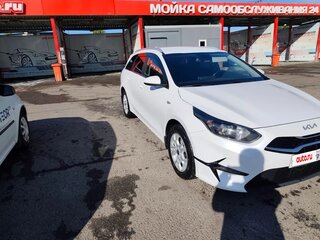 2021 Kia Ceed III Рестайлинг, белый, 1720000 рублей, вид 3