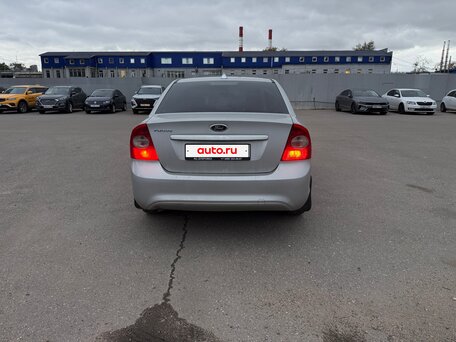 2010 Ford Focus II Рестайлинг, серебристый, 495000 рублей, вид 5