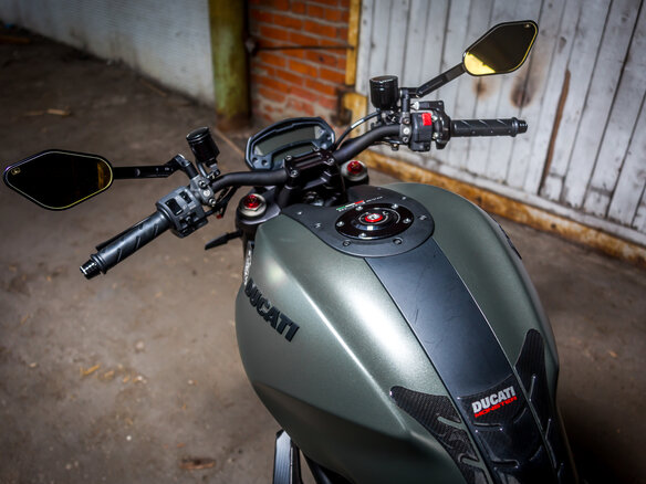 2013 Ducati Monster 1100, зелёный - вид 21