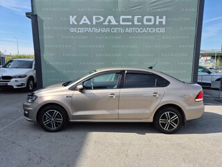 2018 Volkswagen Polo V Рестайлинг, бежевый, 999000 рублей, вид 3