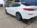 2018 Kia Optima IV Рестайлинг, белый, 1400000 рублей - вид 1
