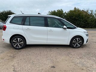 2018 Citroen C4 Picasso Grand II Рестайлинг, белый, 1330000 рублей, вид 3