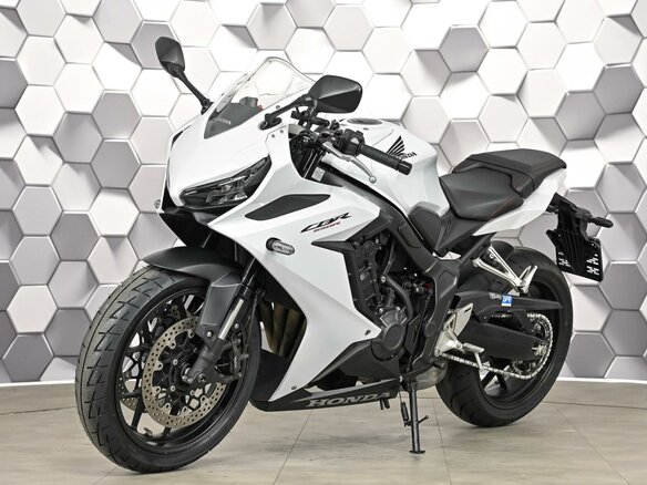 2023 Honda CBR 650R, белый - вид 1