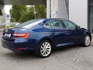2018 Skoda Superb III, синий, 1667000 рублей, вид 4