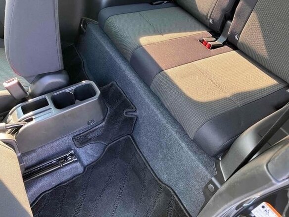 2023 Suzuki Jimny Sierra IV, чёрный, 1799777 рублей - вид 32