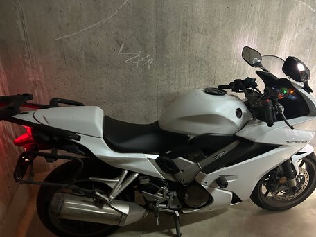 2014 Honda VFR 800, белый, 970000 рублей, вид 1