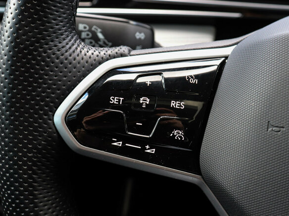 2023 Volkswagen Tiguan Allspace II Рестайлинг, чёрный - вид 13