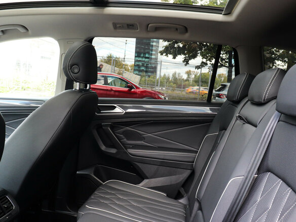 2023 Volkswagen Tiguan Allspace II Рестайлинг, чёрный - вид 9