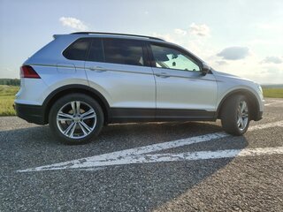 2017 Volkswagen Tiguan II, серебристый, 1930000 рублей, вид 4
