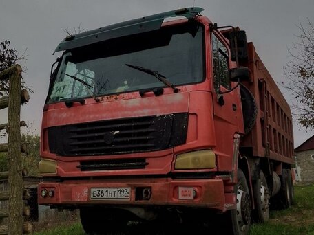 2007 Sinotruk Howo ZZ3327, красный, 1300000 рублей, вид 1