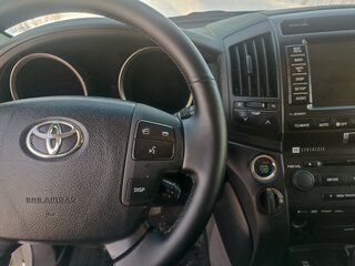 2010 Toyota Land Cruiser 200 Series, белый, 3000000 рублей, вид 4