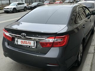 2013 Toyota Camry VII (XV50), серый, 1390000 рублей, вид 3