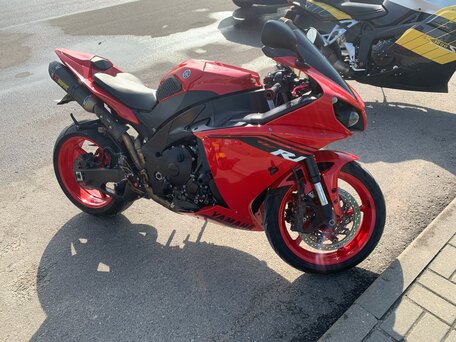 2012 Yamaha YZF-R1, красный, 1050000 рублей, вид 3