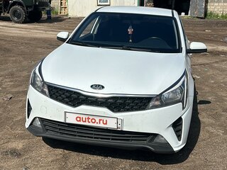 2020 Kia Rio IV Рестайлинг, белый, 1450000 рублей, вид 2