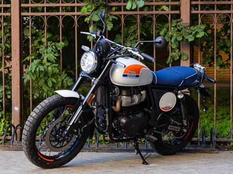 2025 Royal Enfield Bear 650, серебристый, 719000 рублей, вид 2