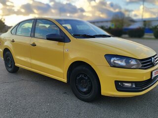 2017 Volkswagen Polo V Рестайлинг, жёлтый, 600000 рублей, вид 1