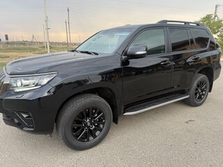 2021 Toyota Land Cruiser Prado 150 Series Рестайлинг 3, чёрный, 7900000 рублей, вид 5