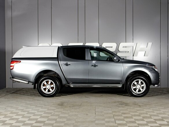 2017 Mitsubishi L200 V, серый, 2000000 рублей - вид 2