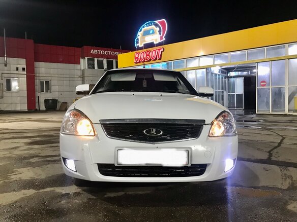 2010 Lada (ВАЗ) Priora I, белый, 380000 рублей - вид 3