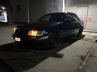 1997 Mercedes-Benz C-Класс 240 I (W202) Рестайлинг, чёрный, 310000 рублей, вид 1
