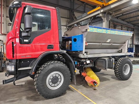 2026 Iveco EuroCargo, красный, 17778437 рублей - вид 3
