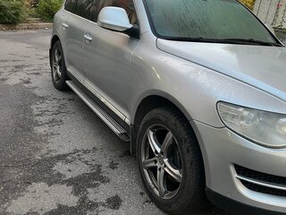 2008 Volkswagen Touareg I Рестайлинг, серебристый, 600000 рублей, вид 2