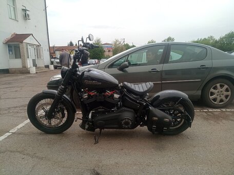 2020 Harley-Davidson Street Bob, чёрный, 2750000 рублей, вид 4