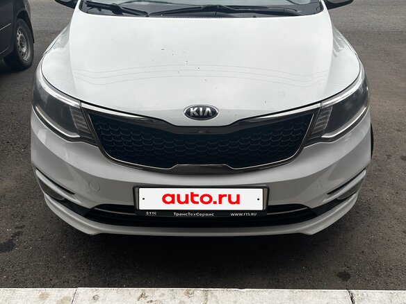 2015 Kia Rio III Рестайлинг, белый, 970000 рублей
