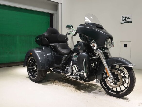 2025 Harley-Davidson Tri Glide, серый, 2769000 рублей - вид 2