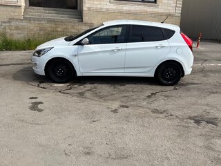 2014 Hyundai Solaris I Рестайлинг, белый, 800000 рублей, вид 5