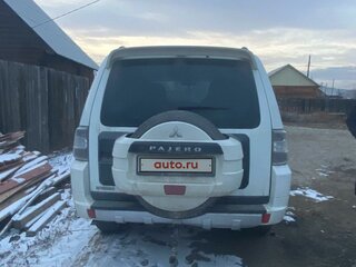 2011 Mitsubishi Pajero IV Рестайлинг 1, белый, 2500000 рублей, вид 4