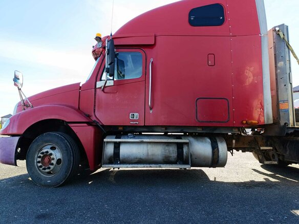 2003 Freightliner Century Class, красный, 1690000 рублей - вид 19