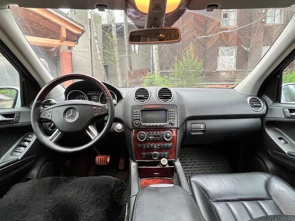 2005 Mercedes-Benz M-Класс 500 II (W164), серебристый, 2000000 рублей - вид 3