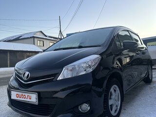 2013 Toyota Vitz III (XP130), чёрный, 860000 рублей, вид 1