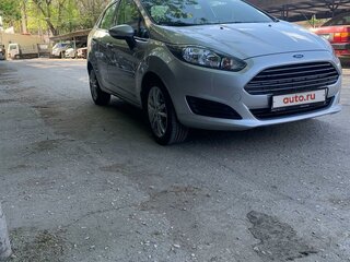 2015 Ford Fiesta Mk6 Рестайлинг, серебристый, 1300000 рублей, вид 3