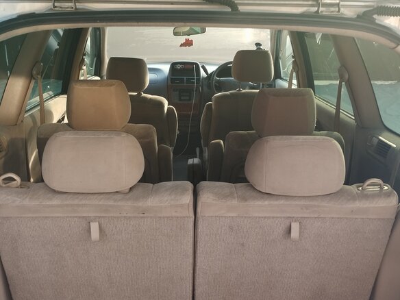 2001 Toyota Gaia, серый, 680000 рублей - вид 6