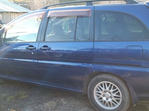 2001 Nissan Liberty, синий - вид 4