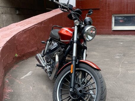 2017 Moto Guzzi V 9, красный, 690000 рублей, вид 5