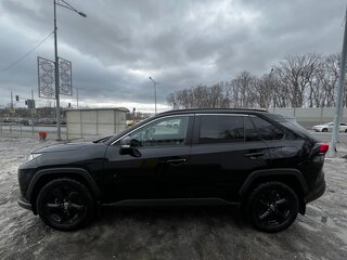 2021 Toyota RAV4 V (XA50), чёрный, 3700000 рублей, вид 4