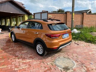 2019 Kia Rio X-Line IV, оранжевый, 1800000 рублей, вид 4