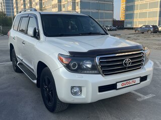 2015 Toyota Land Cruiser 200 Series Рестайлинг 1, белый, 3799000 рублей, вид 3