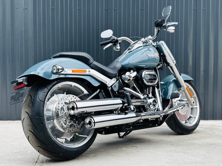 2024 Harley-Davidson Fat Boy, голубой, 3500000 рублей, вид 3