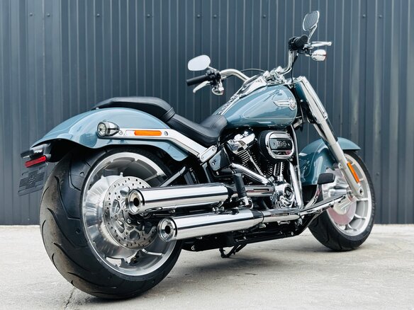 2024 Harley-Davidson Fat Boy, голубой, 3500000 рублей - вид 2